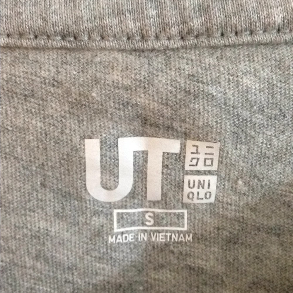 Uniqlo women's grey tee size S - Picture 3 of 5